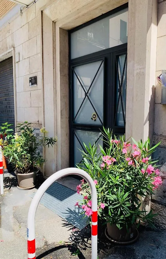 Interno 4 Villa Rome 0*,  Italy