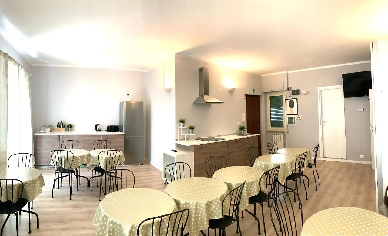 Interno 4 Villa Rome 0*,  Italy